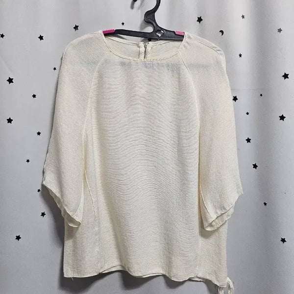 [BUNJANG] NICE CLAUP Cream Embossed Raglan Short Sleeve Blouse / 나이스클랍 크림색 엠보싱 나그랑 반팔 블라우스85