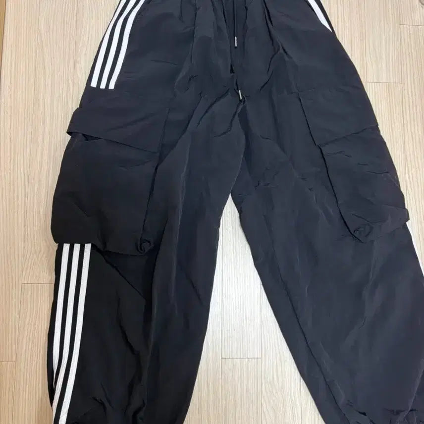 [BUNJANG] Wide Fit Nylon Cargo Jogger Pants / 와이드 나일론 카고 조거 팬츠