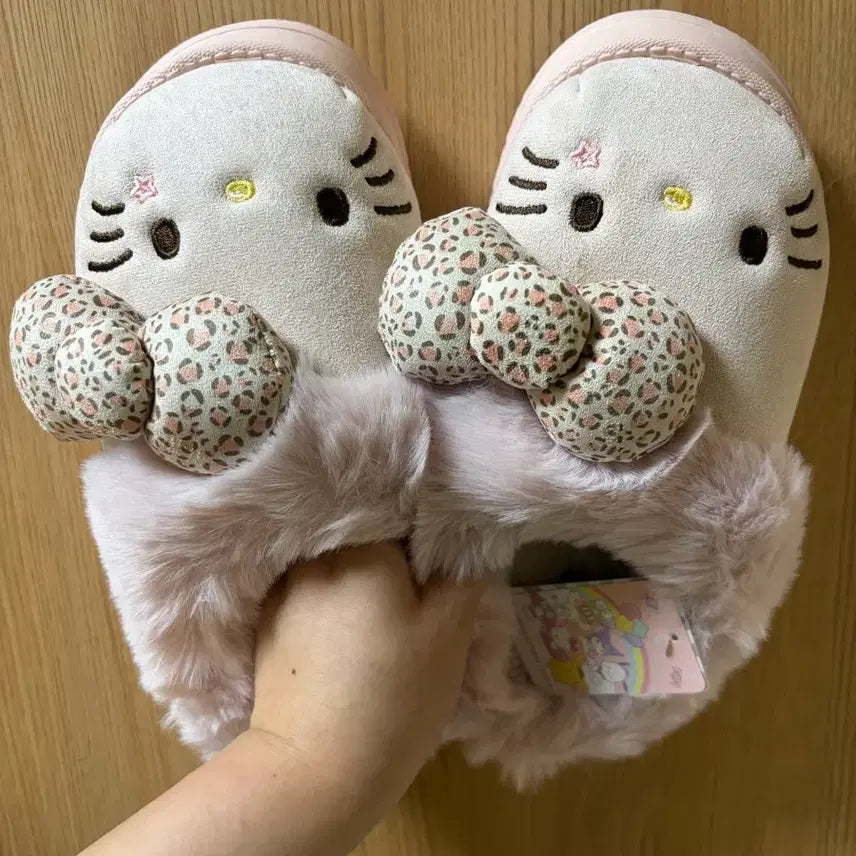 [BUNJANG] Sanrio Hello Kitty Leopard Print Fur Slippers / 산리오 헬로키티 호피 털슬리퍼