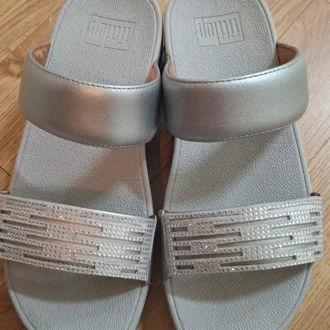 [BUNJANG] Fitflop Women's Embellished Silver Sandals / 핏플랍  한번착용