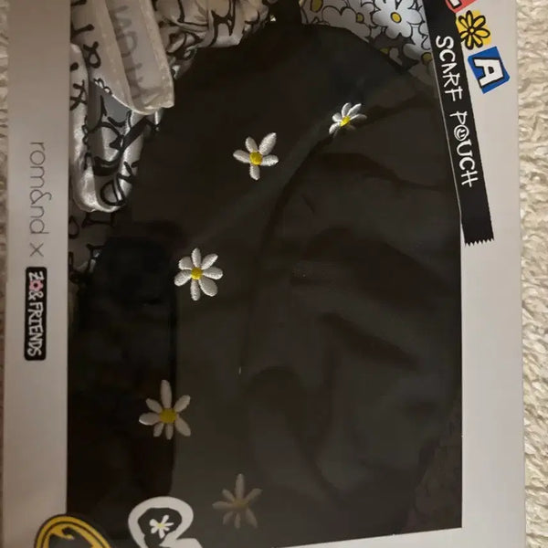 [BUNJANG] ZOA & FRIENDS x rom&nd Daisy Embroidered Scarf Pouch Set / 지디 파우치