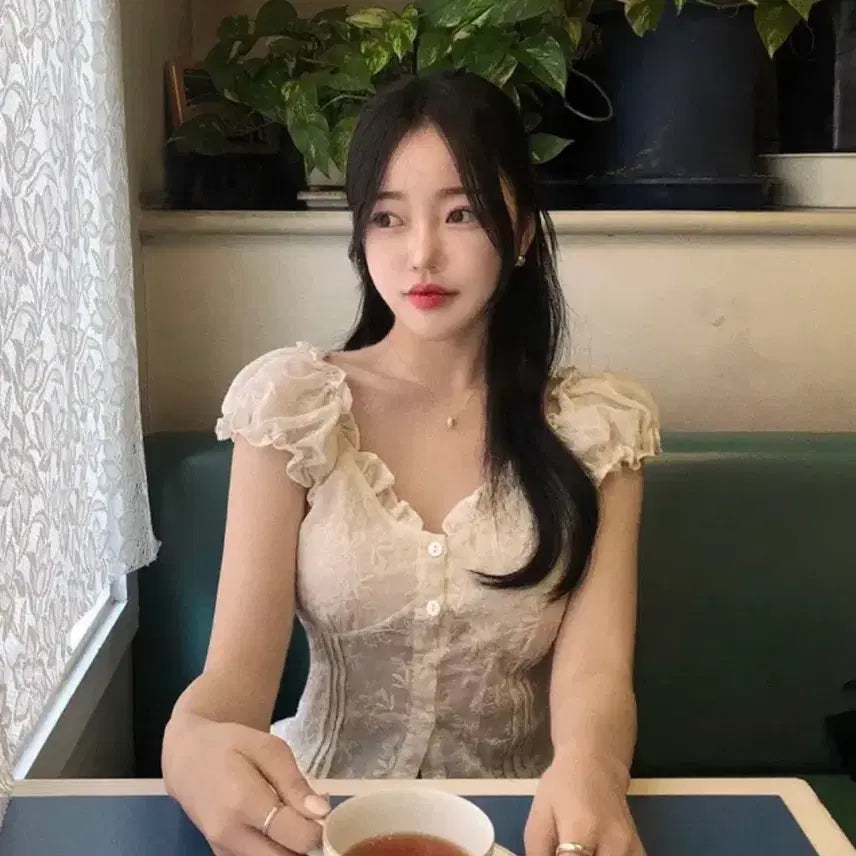 [BUNJANG] Zibe Smoke Embroidered Frill Blouse / 새상품 지브 스모크 자수 프릴 블라우스