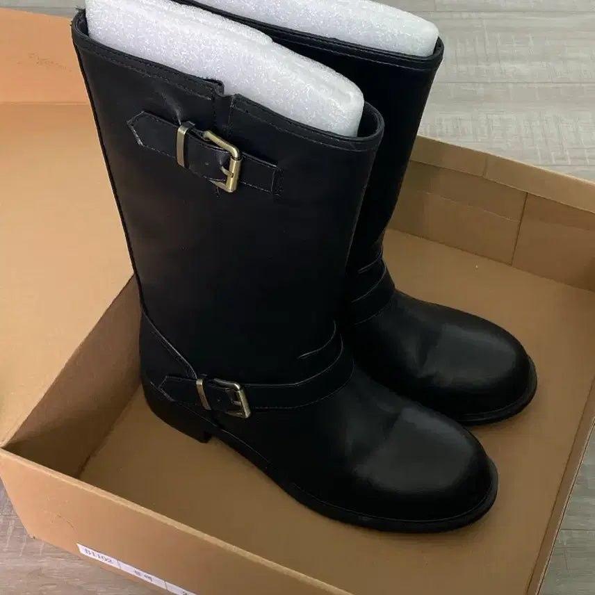 [BUNJANG] Black Buckle Strap Mid Boots Size 245 / 미들 블랙 버클 스트랩 부츠 245