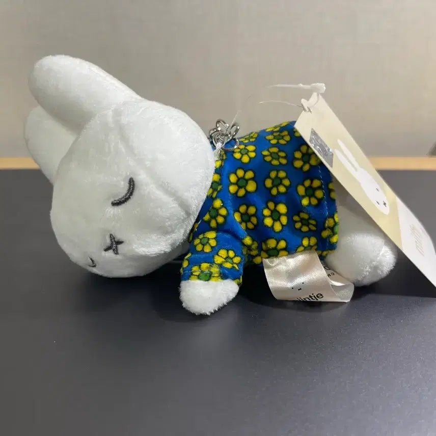 [BUNJANG] Miffy Blue Floral Pajamas Doll Keychain / [반값택배 무료배송] 미피 파란 꽃무늬 잠옷 인형 키링