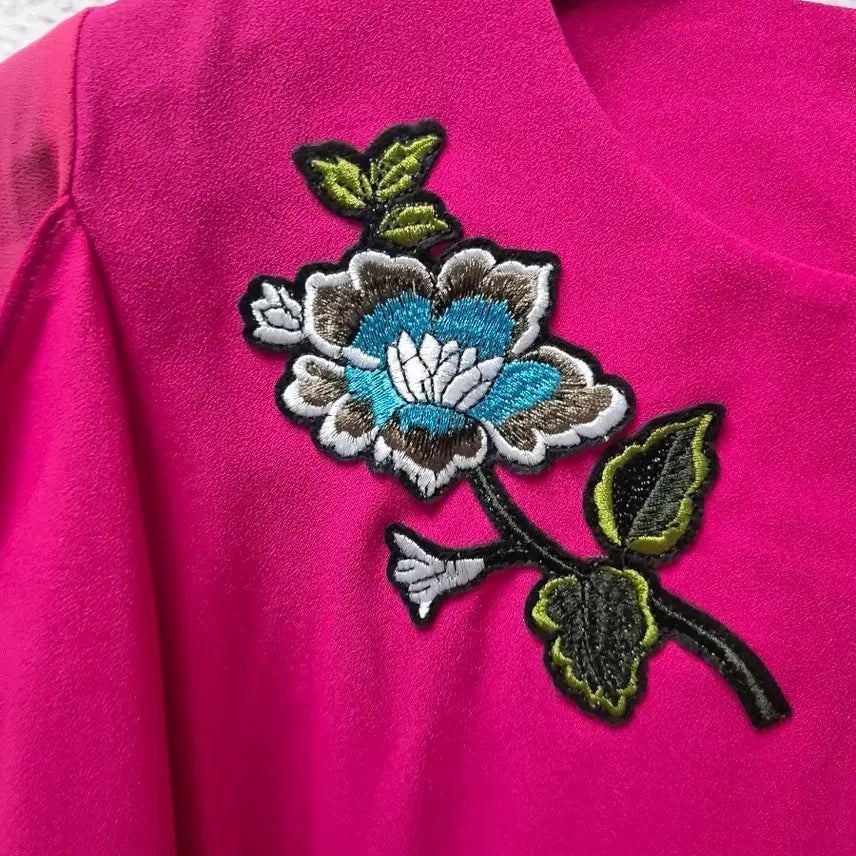 [BUNJANG] Hot Pink Floral Embroidered Blouse Size 77 / 핫핑크 꽃 자수 블라우스 77