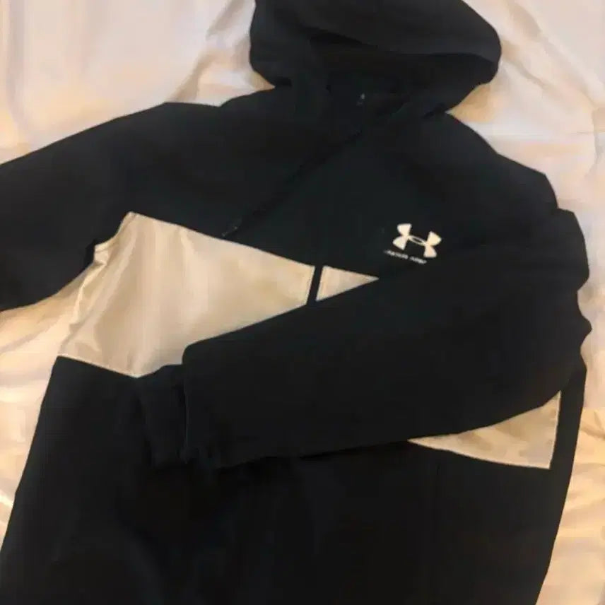 [BUNJANG] Under Armour Black Windbreaker / 언더아머 바람막이 블랙