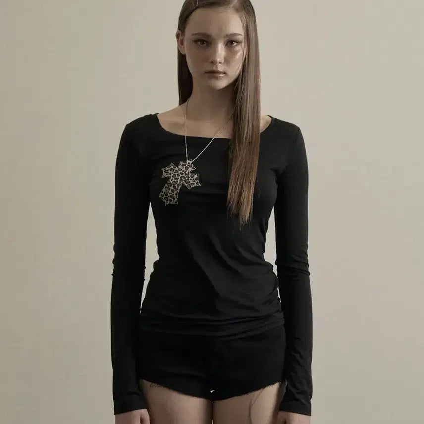 [BUNJANG] Illio Black Leopard Cross Necklace Top / 일리오 블랙 레오파드 크로스 목걸이 탑
