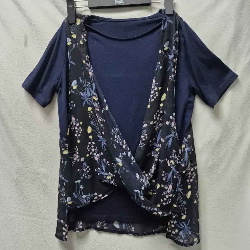 [BUNJANG] Floral Pattern Wrap Blouse - Navy (Size 66) / 플로럴 패턴 랩 블라우스 네이비66
