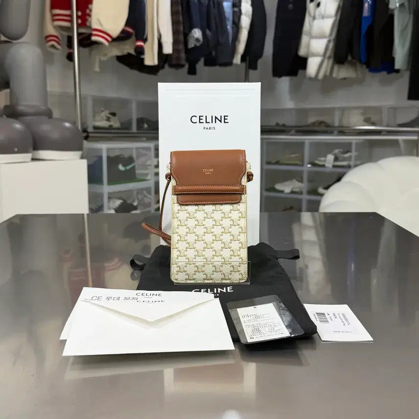 [BUNJANG] Celine Triomphe Canvas Flap Phone Holder Crossbody Bag / 셀린느 트리오페 캔버스 플랩 폰 홀더 크로스백
