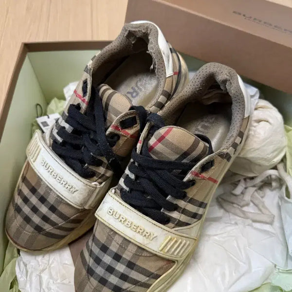 [BUNJANG] Burberry New Model Sneakers Size 43 (US 10) / 버버리 스니커즈 신형 43사이즈