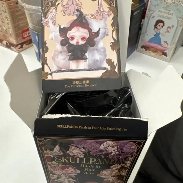 [BUNJANG] Pop Mart Skullpanda The Threefold Requiem: Act IV of the Petals / 팝마트 [스컬판다 꽃잎의 4막] The Threefold Requiem