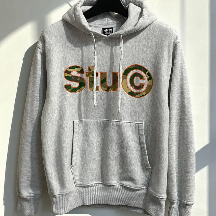 [BUNJANG] Stussy Camo Logo Hoodie / 스투시 카모 로고 후드 티셔츠