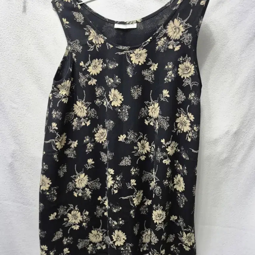 [BUNJANG] Vintage Black Floral Sleeveless Top / 빈티지 블랙 플라워 패턴 민소매