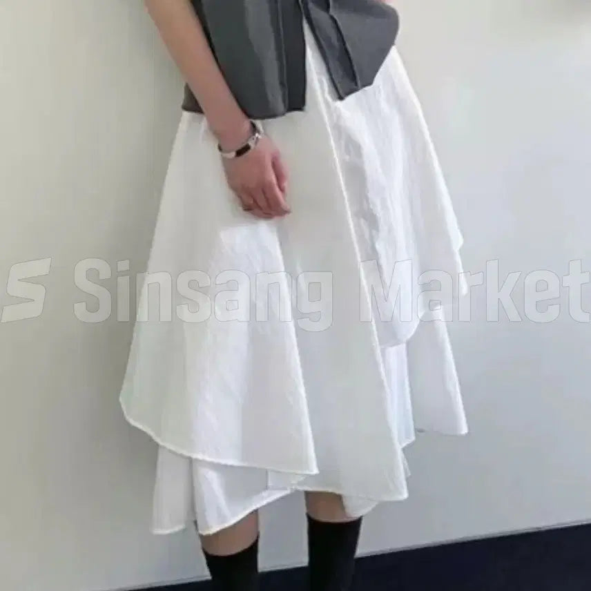 [BUNJANG] Unique Asymmetrical Hem Flare Pleated Ruffled Skirt / [빠른발송] 콩알스커트 플레어 플리츠 주름 셔링 언발 절개 유니크