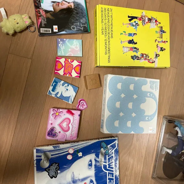 [BUNJANG] NewJeans 2024 Season's Greetings & Merchandise Bundle / 시즌그리팅 및 뉴진스 굿즈들