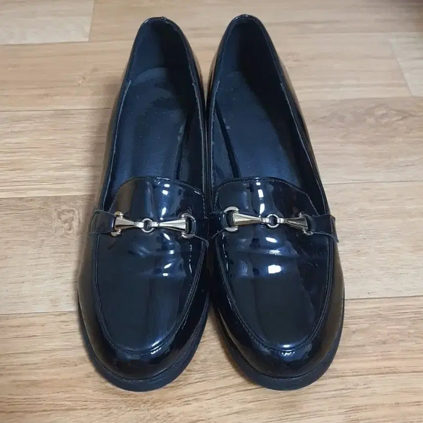 [BUNJANG] Black Enamel Loafers / 블랙 에나멜 로퍼 240