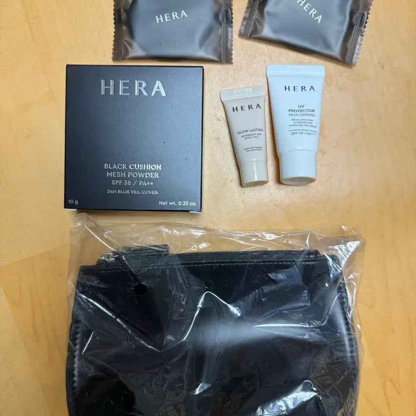 [BUNJANG] Hera Black Cushion Mesh Powder Set with Bonus Foundation and Sun Cream / 새상품) 헤라 블랙쿠션 메쉬 파우더 + 덤 파데,선크림 등