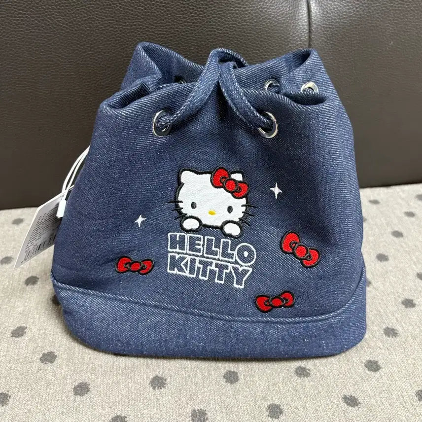 [BUNJANG] Hello Kitty Denim Drawstring Bag / *새상품)헬로키티 가방 데님복조리백