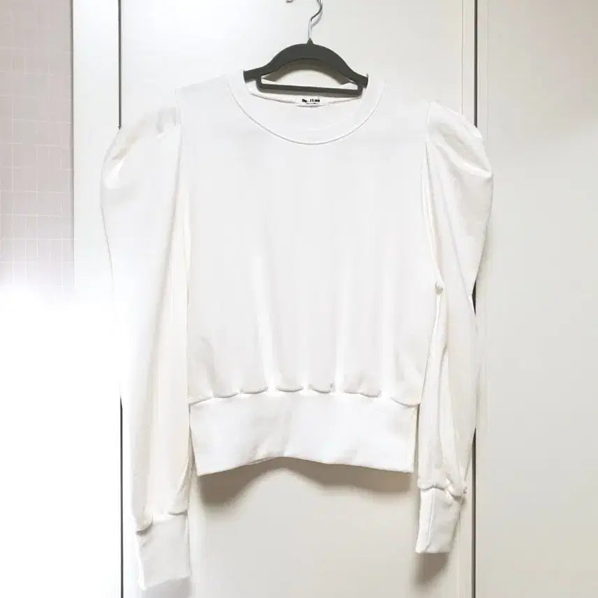 [BUNJANG] Shoulder Puff Cropped Sweatshirt T-Shirt / 어깨 퍼프 반크롭 맨투맨 티셔츠(~66사이즈)