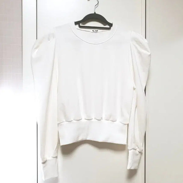 [BUNJANG] Shoulder Puff Cropped Sweatshirt T-Shirt / 어깨 퍼프 반크롭 맨투맨 티셔츠(~66사이즈)