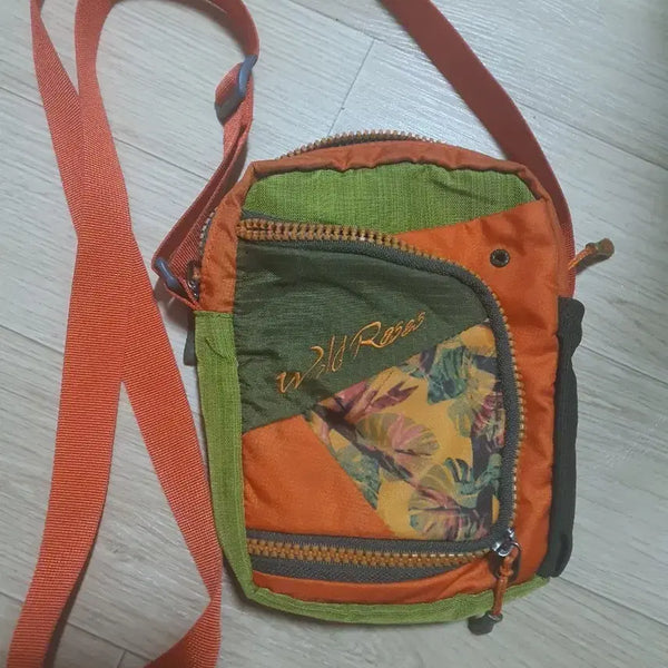 [BUNJANG] Wild Roses Mini Crossbody Pouch Bag / 등산브랜드 와일드로즈 미니 크로스백 파우치 여성 가방