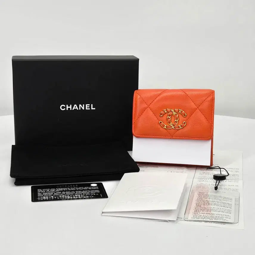 [BUNJANG] Chanel 19 CC Logo Flap Wallet / 샤넬 19 CC로고 플랩 반지갑 / 700,000