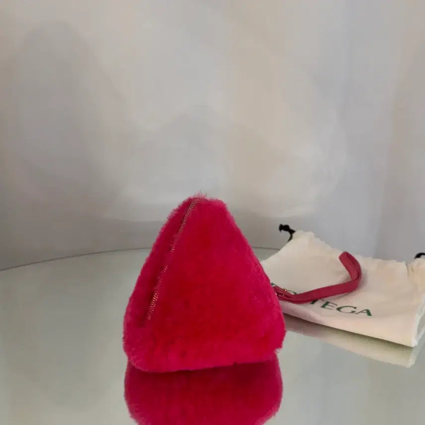 [BUNJANG] Bottega Veneta Pyramid Shearling Pouch / 보테가베네타 피라미드 시어링 파우치