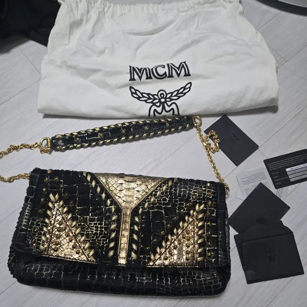 [BUNJANG] MCM Black Shoulder Bag with Gold Hardware / MCM 숄더백 블랙 골드 장식 정품 한정판