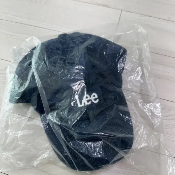 [BUNJANG] The Small Twitch Logo Denim Ball Cap Indigo Medium / 리 스몰 트위치 로고 데님 볼캡 인디고 미듐