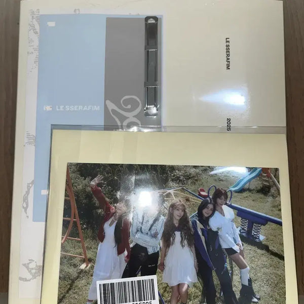 [BUNJANG] LE SSERAFIM 2025 Season's Greetings Sealed Photobook & Weverse POB Set / 미개봉 르세라핌 2025 시그+위버스 특전
