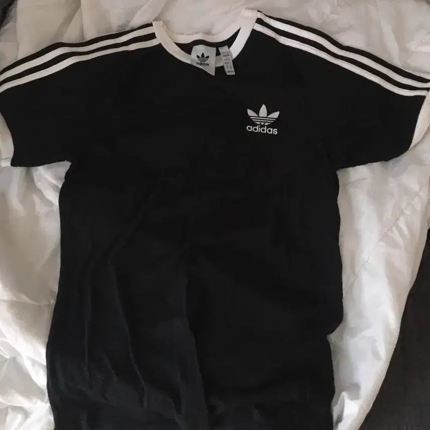 [BUNJANG] Adidas Three-Stripes T-Shirt and Shorts Set / 아디다스 삼선 스트라이트 반팔티 , 아디다스 반바지
