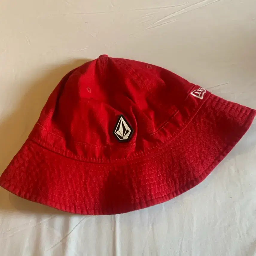 [BUNJANG] New Era x Volcom Collaboration Bucket Hat Safari Hat / 새상품 뉴에라 x 볼컴 콜라보 버킷햇 뉴에라벙거지 챙모자 사파리모자