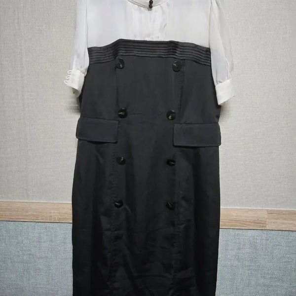[BUNJANG] Colorblock Double-Button Midi Dress / 블랙 화이트 배색 더블 버튼 원피스