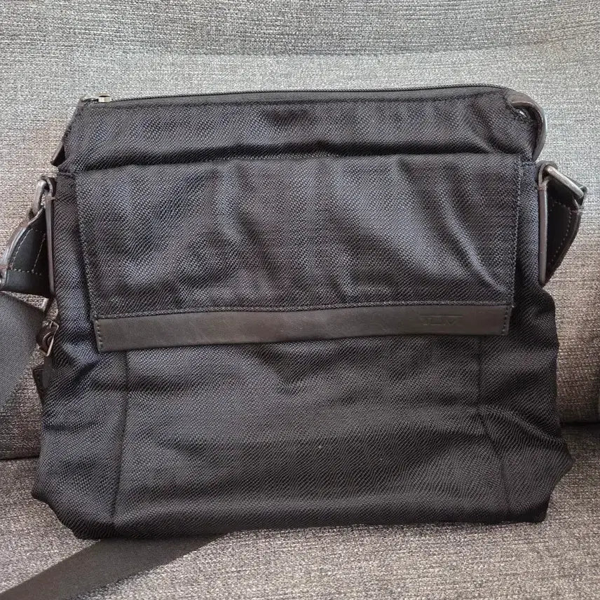 [BUNJANG] Tumi Black Crossbody Bag / 투미 블랙 크로스백