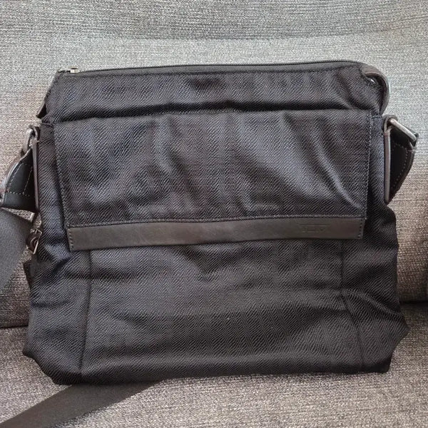[BUNJANG] Tumi Black Crossbody Bag / 투미 블랙 크로스백