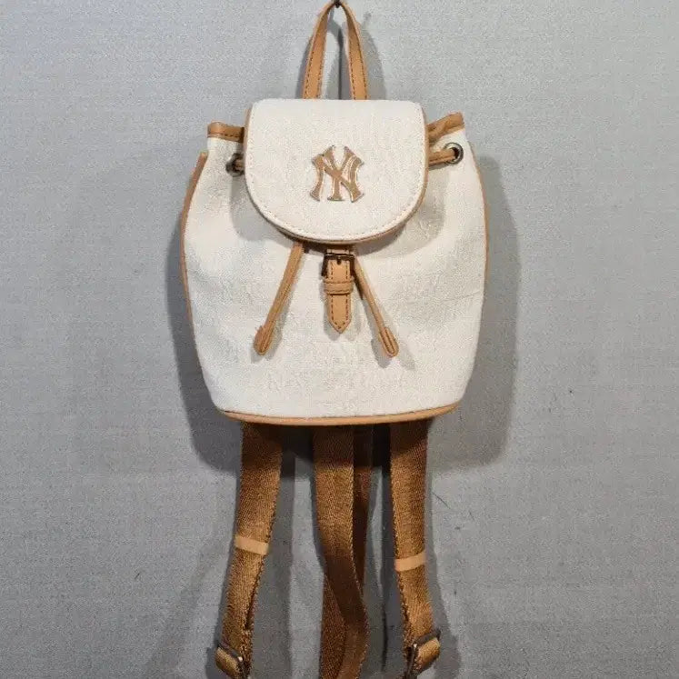 [BUNJANG] MLB New York Yankees Backpack Ivory / MLB 뉴욕 양키스 백팩 아이보리