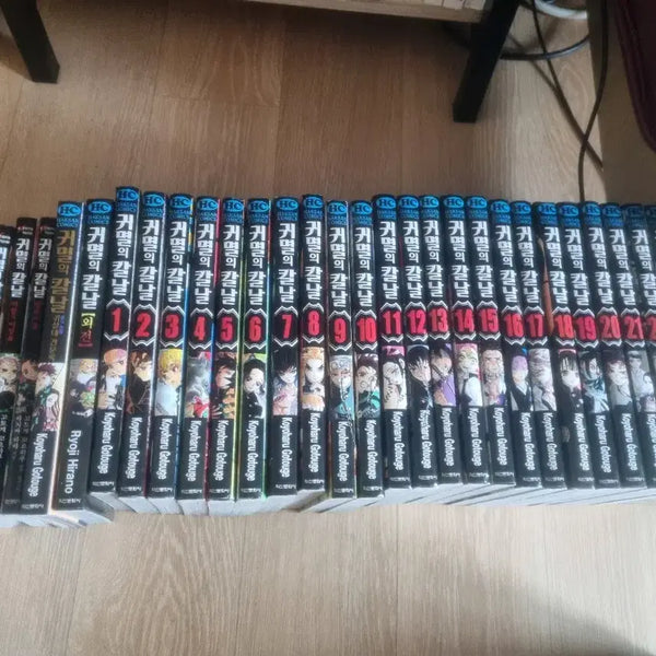 [BUNJANG] Demon Slayer: Kimetsu no Yaiba Complete Manga Set with Novels & Extras (28 Volumes) / 귀멸의 칼날 만화책 전권 외 소설 외전권 28권