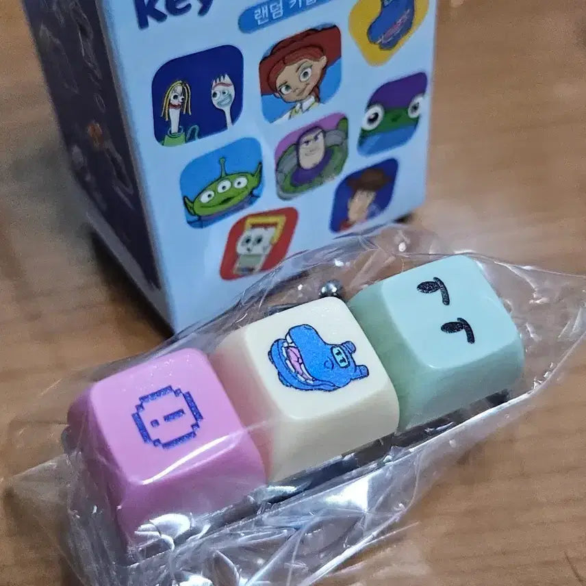 [BUNJANG] Toy Story Random Keycap Keychain / 토이 스토리 랜덤 키캡 키링