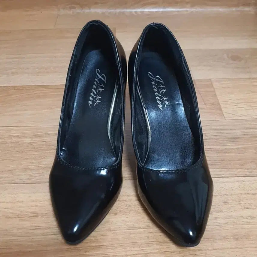 [BUNJANG] Jialin Black Enamel Heels (230) / (거의새것)Jialin 블랙 에나멜 힐 230
