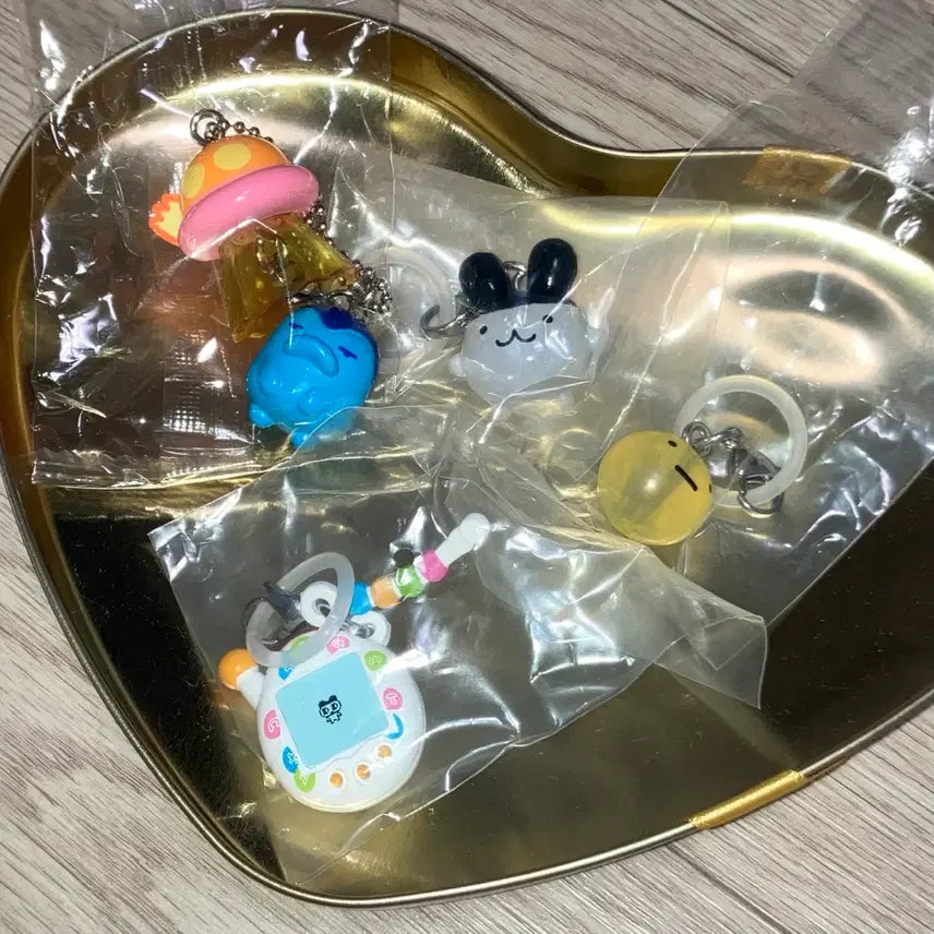 [BUNJANG] Tamagotchi Mimitchi, Ginjirotchi, Mametchi, Marutchi, Mejirushi Keyring Gacha Bundle Set / 다마고치 미미치 긴지로치 마메치 마루치 메지루시 키링 가챠 일괄