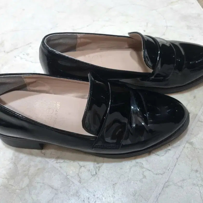 [BUNJANG] Black Enamel Loafers / 블랙 에나멜 로퍼/ 연주회구두/ 검정구두 (235~240)
