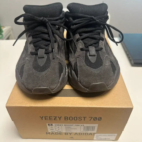 [BUNJANG] Adidas Yeezy Boost 700 V2 Vanta (255) / 아디다스 이지부스트 700 V2 반타 255