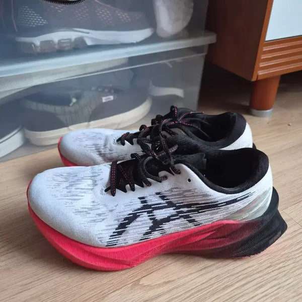 [BUNJANG] Asics NovaBlast 3 Running Shoes (260mm) / 아식스 노바블라스트3 260