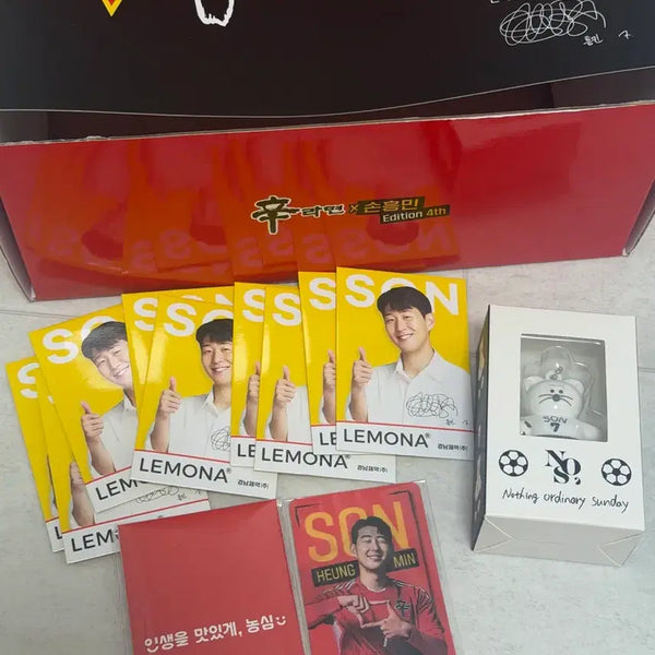 [BUNJANG] Son Heung-min Shin Ramyun Goods, Lemona Card, and Keychain Bundle Set / 손흥민 카드 신라면 굿즈 키링 레모나카드 등 일괄