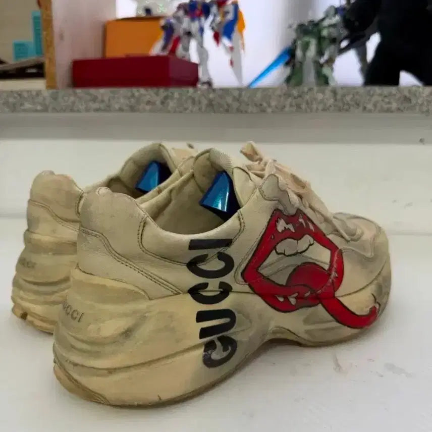 [BUNJANG] Gucci Rhyton Lip Logo Dirty Sneaker / 정품 구찌 라이톤 입술로고 더티 255사이즈