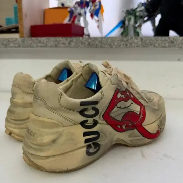 [BUNJANG] Gucci Rhyton Lip Logo Dirty Sneaker / 정품 구찌 라이톤 입술로고 더티 255사이즈