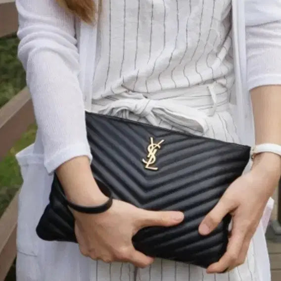 [BUNJANG] Saint Laurent New Medium Silver-Tone Clutch Bag / 입생로랑 생로랑 뉴미듐 은장 클러치/클러치백 정품S급(영수증O)