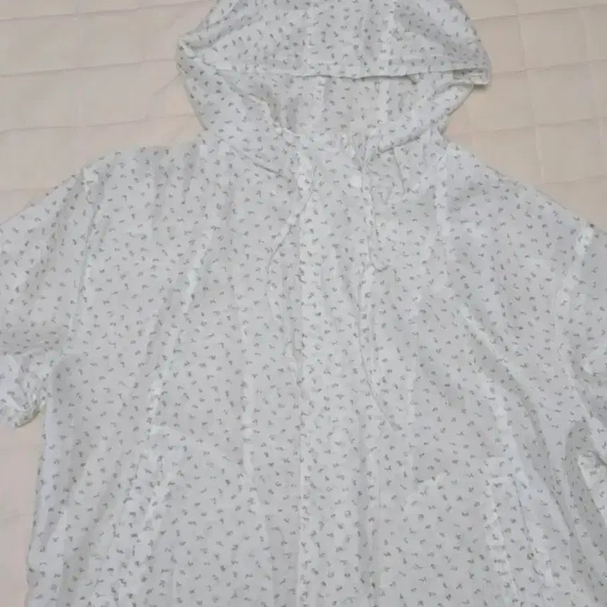 [BUNJANG] 98doC NEAH Glen Flower Short Sleeve Windbreaker Ivory / 98도씨 NEAH. 글렌 플라워 반팔 바람막이 아이보리