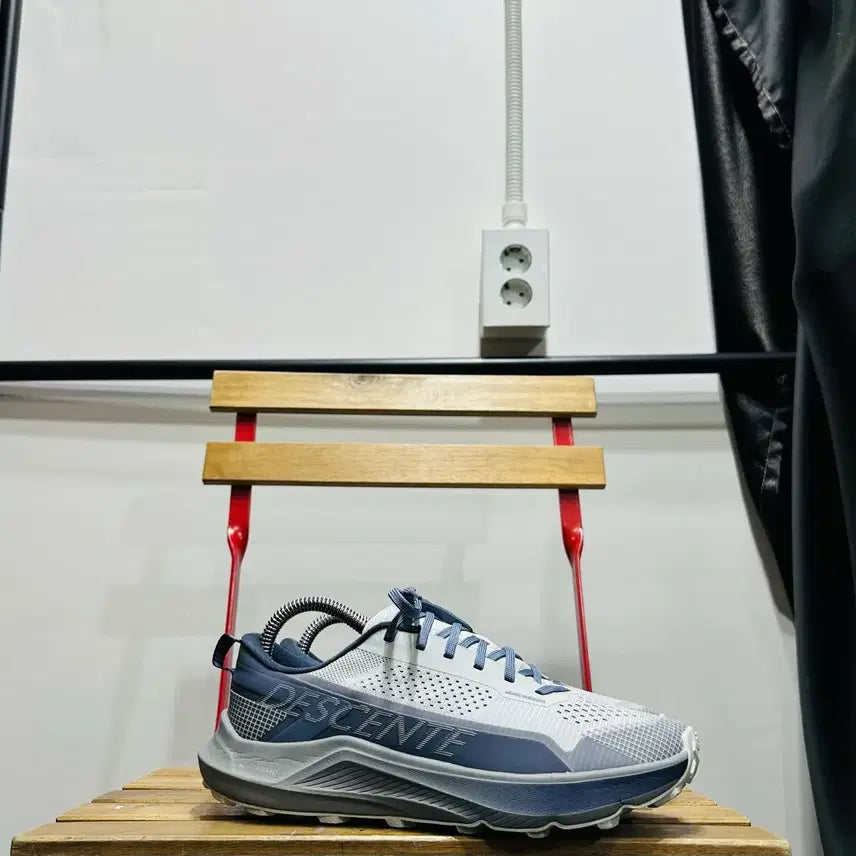 [BUNJANG] Descente Sommet Trail Running Shoes (Unisex) - Grey / 250) 데상트 트레일러화 남녀공용 런닝화 쏘맷 그레이