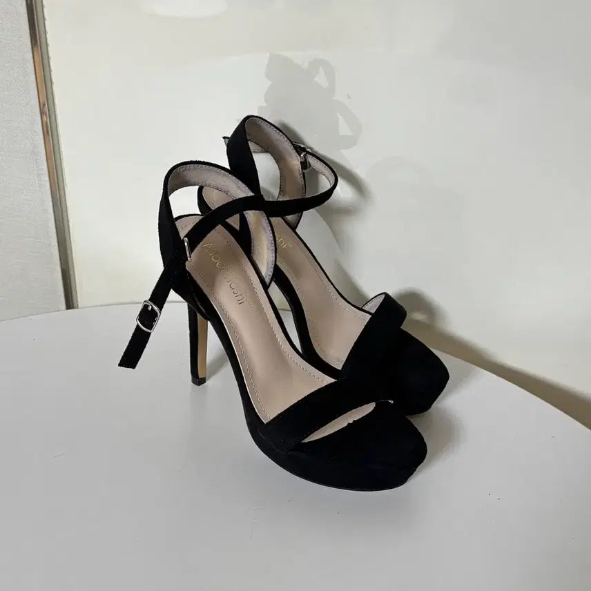 [BUNJANG] Black Strap Platform Heels (Size 230) / #새상품 230사이즈 12cm 블랙 가보시 스트랩 샌들힐